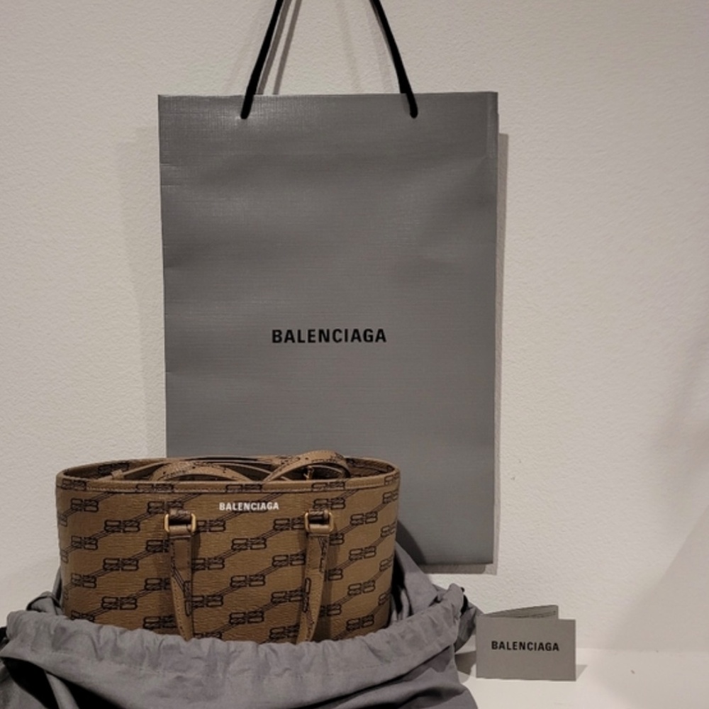 Balenciaga Crossbody Bag - Picture 4 of 7